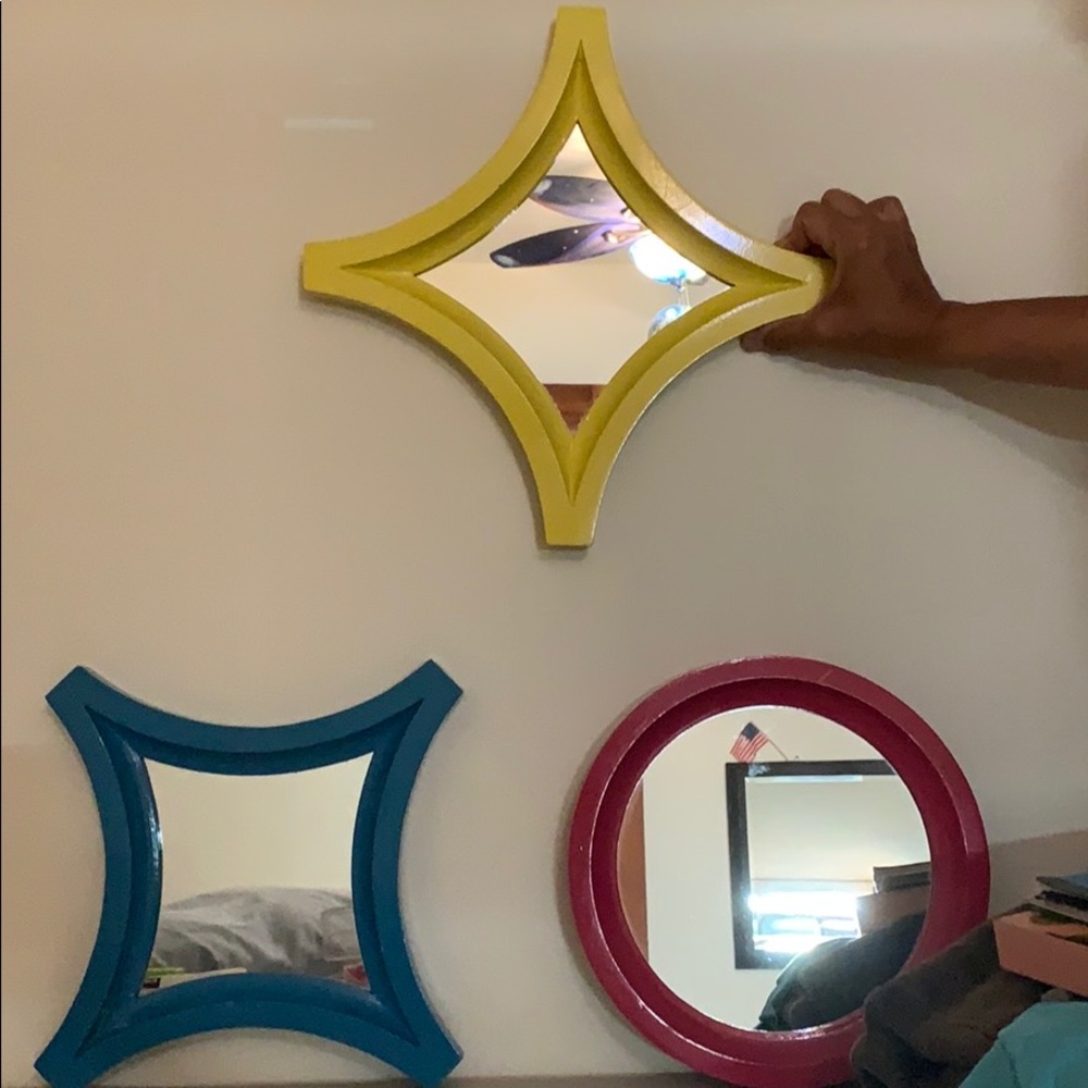3 shaped mirror